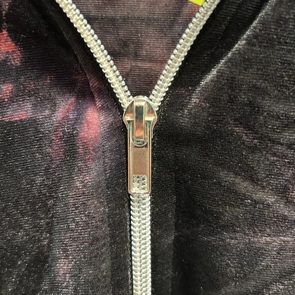 Screenshot black and red tie-dye new wiz tag stretch fabric 2X - Picture 5 of 5